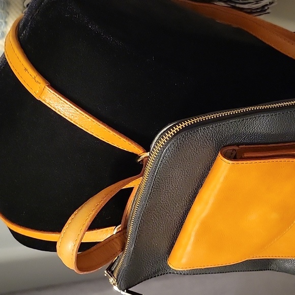 Divina Firenze Backpack Handbag - Picture 3 of 14